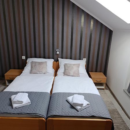 Guest House Toic Кореница Екстер'єр фото