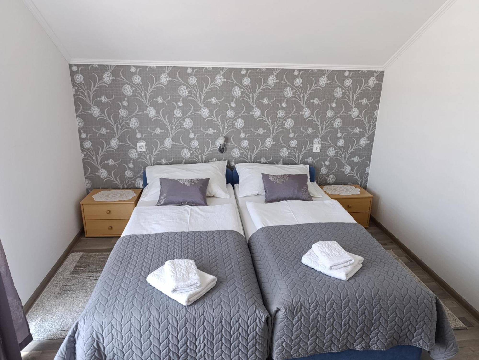 Guest House Toic Кореница Екстер'єр фото