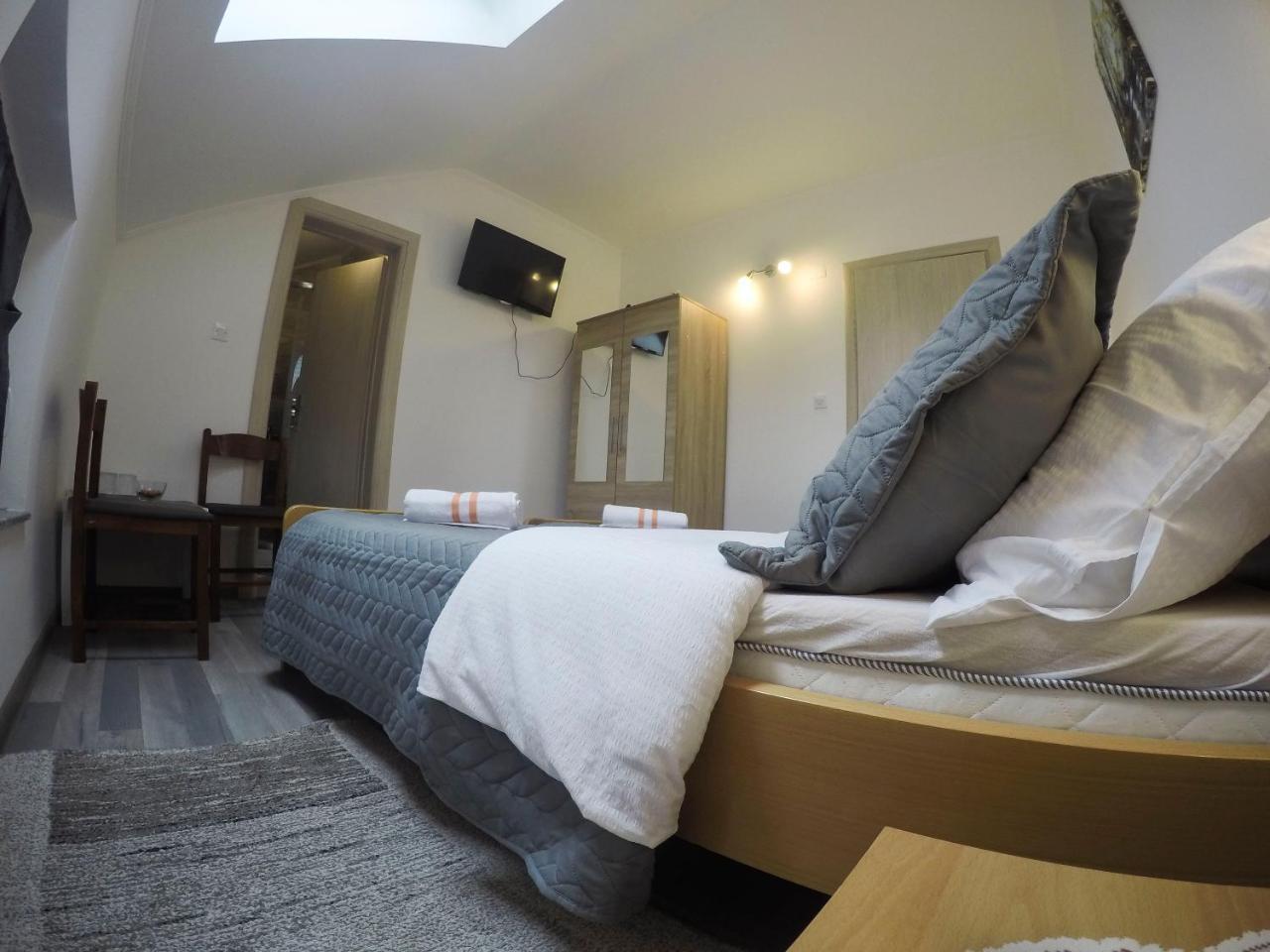 Guest House Toic Кореница Екстер'єр фото